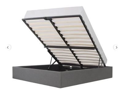 une image représentant un lit avec un matelas et un sommier en dessous