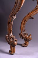 Console en chêne à riche décor sculpté et ajouré. (photo 6)