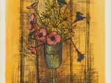 dessin représentant un vase de fleurs posé sur une table, sur fond jaune