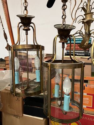 two lamps that are on top of a table