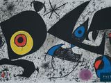 une image représentant une peinture en noir et blanc avec des cercles rouges, bleus et jaunes