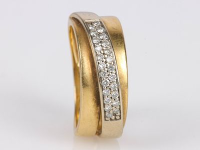 Bague en or de deux tons centrée de deux lignes de diamants.  Poids br - Photo 1