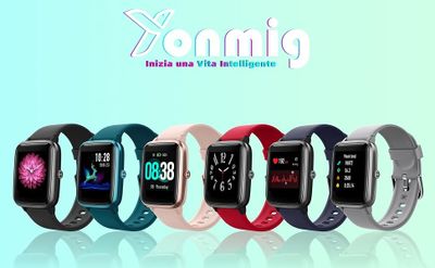 cinq montres connectées de couleurs différentes sur fond bleu