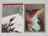 deux livres posés sur une table