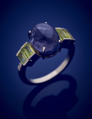 BAGUE en or gris (375‰) 9 carats, serti d'une tanzanite cabo…