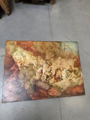 une image d'un tableau sur le sol d'une pièce