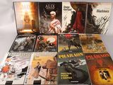 un grand nombre de livres posés sur une table