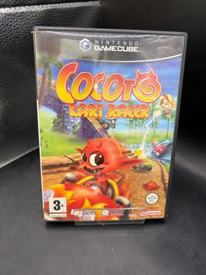 un gros plan sur un boîtier de jeu vidéo posé sur une table