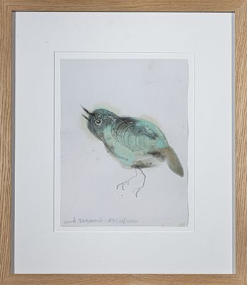 un dessin représentant un oiseau, encadré et accroché au mur