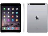 Un iPad Air d'Apple est présenté à côté d'un iPad mini