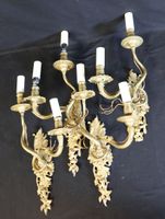 Suite de quatre appliques à deux bras de lumières en bronze …