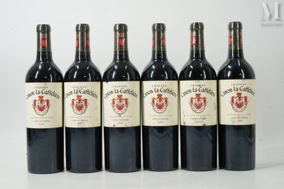 six bouteilles de vin rouge alignées sur une table