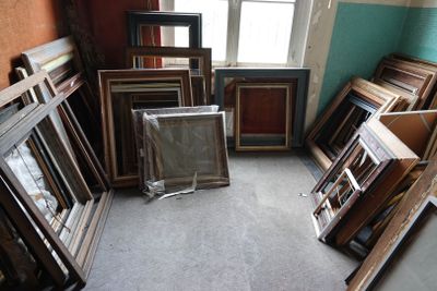 LOT de cadres en bois peint, bois doré, aluminium… - Photo 1