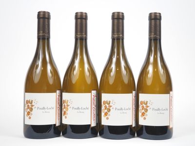 trois bouteilles de vin posées les unes à côté des autres sur une surface blanche