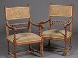 paire de fauteuils en noyer du début du XXe siècle, avec assises rembourrées
