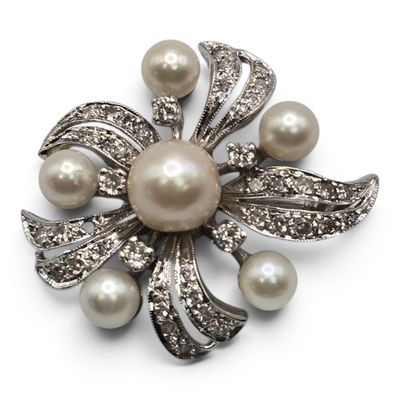 an image of a brooch with pearls and diamonds on a white background