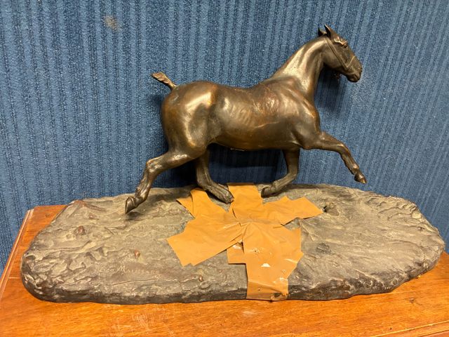 Sculpture en bronze patine brune « le cheval ». Signée Géo Maliss...