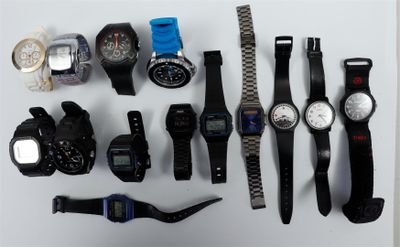 Collection de montres-bracelets vintage de différentes marqu… - Photo 1