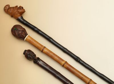 Réunion de 3 CANNES - L'une en bambou avec pommeau sculpté d…