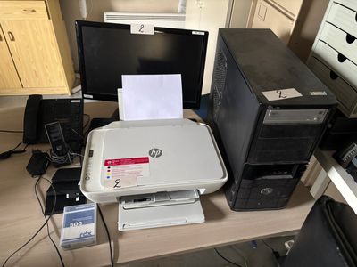 Ordinateur de bureau comprenant : écran plat V, unité centra…