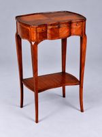 Table "billet doux" en bois de placage ouvrant à trois tiroi… (photo 2)