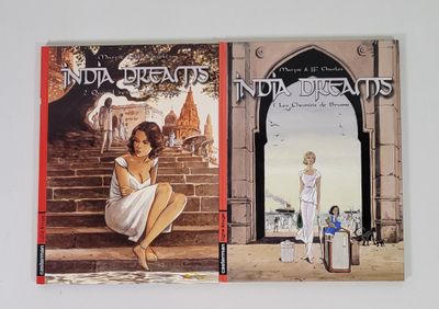 deux livres posés sur une table