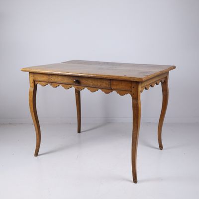 Table d'appoint en chêne, ouvrant par un tiroir en ceinture,…