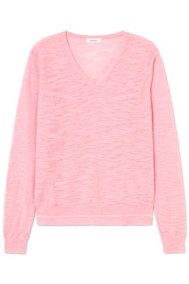 un pull rose à col en V et à manches longues