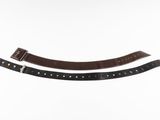 une paire de ceintures en cuir noir et marron sur fond blanc