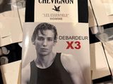 un paquet de cigarettes sur lequel figure la photo d'un homme en débardeur
