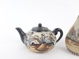 two teapots that are sitting next to each other