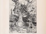 un vieux livre sur lequel figure le dessin d'un arbre et d'un oiseau