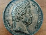 l'image d'une pièce de monnaie sur laquelle figure le portrait d'un homme
