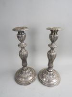 Paire de bougeoirs de forme balustre en bronze argenté. (photo 3)