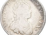 gros plan d'une pièce de monnaie sur fond blanc