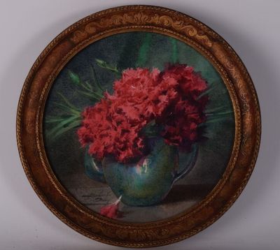 tableau représentant des œillets rouges dans un vase vert posé sur une table