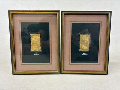deux photos encadrées représentant une pièce d'or et une femme