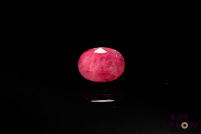 l'image d'une pomme rouge sur un fond noir