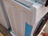 a picture of a washing machine sitting on a pallet