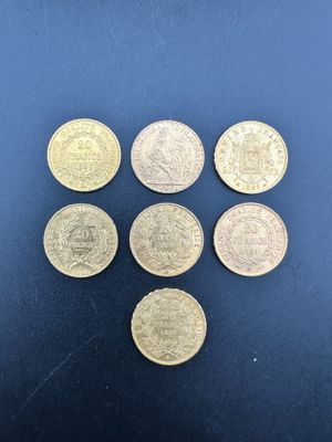 six pièces de monnaie en livre sterling différentes disposées sur une surface bleue