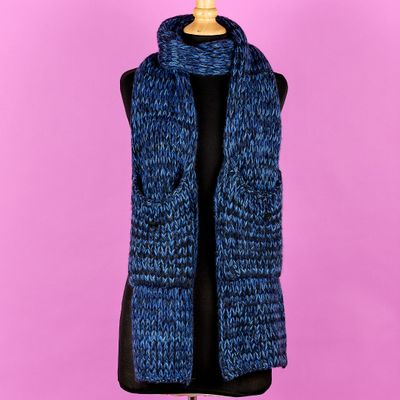 un gilet bleu en tricot sur un mannequin, un mannequin, un mannequin, un mannequin, un mannequin, un mannequin, un mannequin, un mannequin, un mannequin, un mannequin, un mannequin, un mannequin, un mannequin, un mannequin, un mannequin, un mannequin, un mannequin, un mannequin, un mannequin, un mannequin, un mannequin, un mannequin, un mannequin, un mannequin, un mannequin, un mannequin, un mannequin, un mannequin, un mannequin, un mannequin, un mannequin, un mannequin, un mannequin,