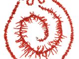 Ensemble collier et boucles d'oreilles en corail rouge
