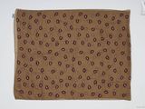 une image représentant un banda marron orné d'un motif paisley