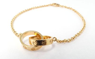 gold plated bracelet with two intertwined rings on a gold chain