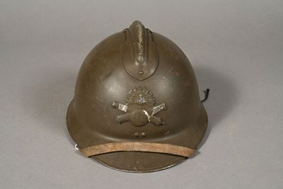 FRANCE. Casque ADRIAN 1926, Artillerie à insigne 1915.