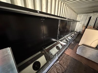 Grande vitrine droite ouverte métallique noire et verre 2 mo…