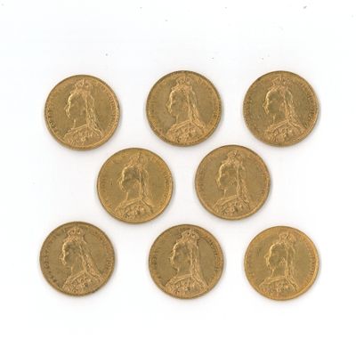 six souverains d'or britanniques, dont l'un porte le portrait de la reine Victoria et l'autre celui de