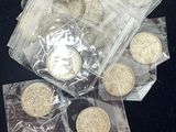 une pile de pièces de monnaie posée sur une table