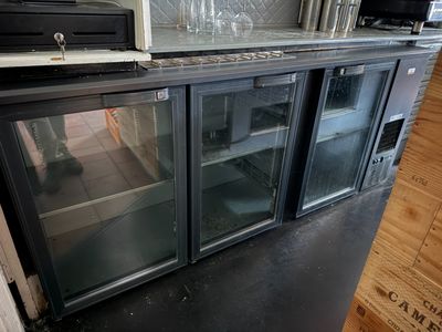 Lot comprenant deux vitrines réfrigérées de bar, à portes vi… - Photo 1