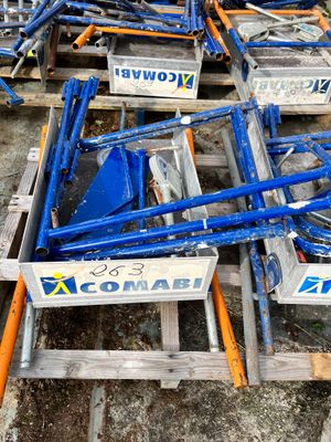 a pile of blue and yellow scaffoldings on a pallet